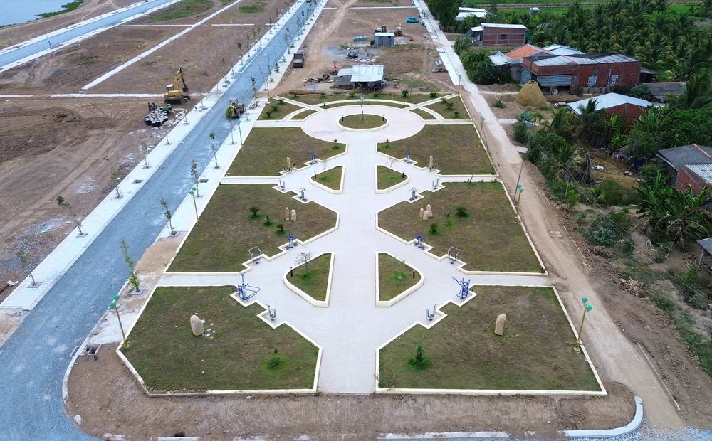 Hồ nước ngọc Lạc Địa 10.JPG