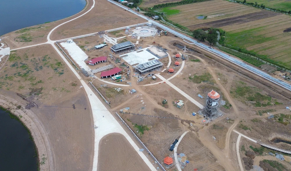 Hồ nước ngọc Lạc Địa 13.JPG