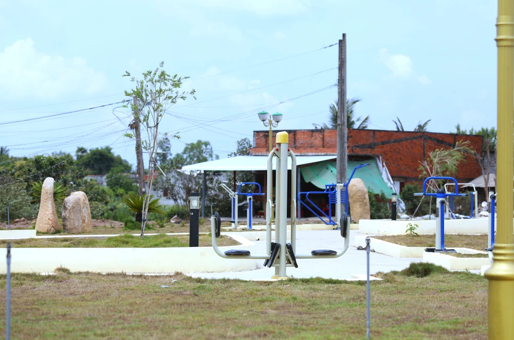 Hồ nước ngọc Lạc Địa 16.JPG