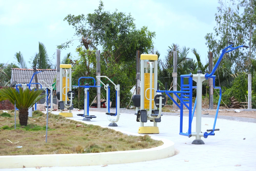 Hồ nước ngọc Lạc Địa 17.JPG