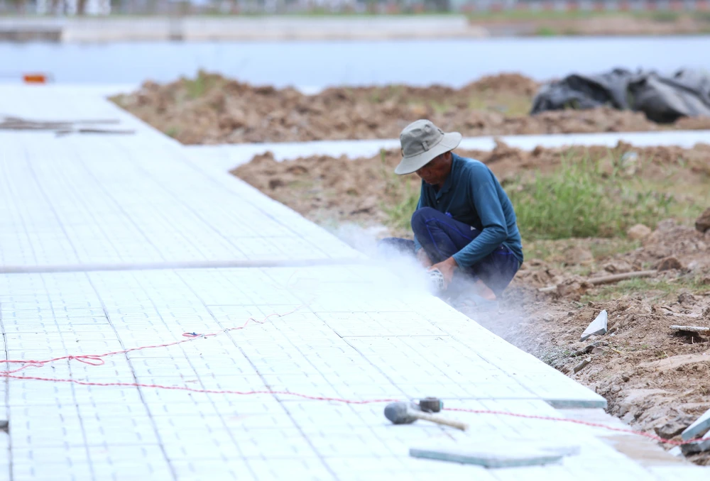 Hồ nước ngọc Lạc Địa 2.JPG