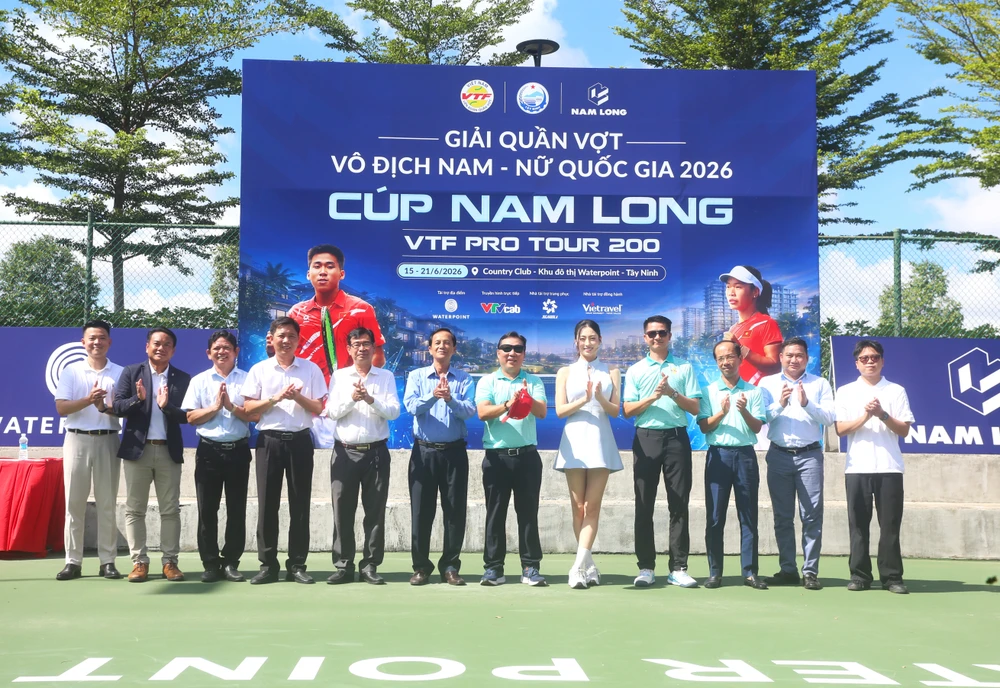 Cúp Nam Long 2.JPG