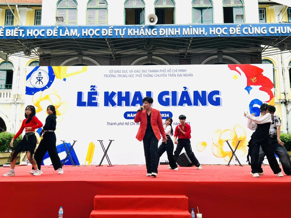 Theo hướng dẫn của Sở Giáo dục và Đào Tạo TP.HCM, tiếp nối phần lễ khai giảng sẽ là phần hội, tạo điều kiện cho học sinh mới nhập học có cơ hội giao lưu, làm quen với môi trường mới.