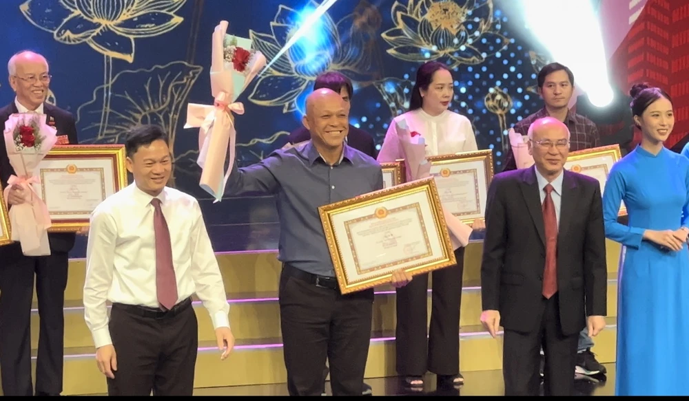 Lễ-trao-giải-thưởng-văn hóa-nghệ thuật-báo chí2.jpeg