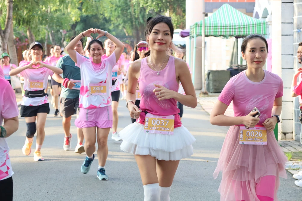Chạy-bộ-Giải-chạy-Hồng-vì-bệnh-nhân-ung-thư-vú.jpeg