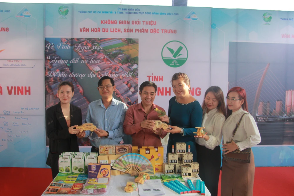 Nhiều sản phẩm đặc trưng của ĐBSCL được các doanh nghiệp giới thiệu tại hội nghị.