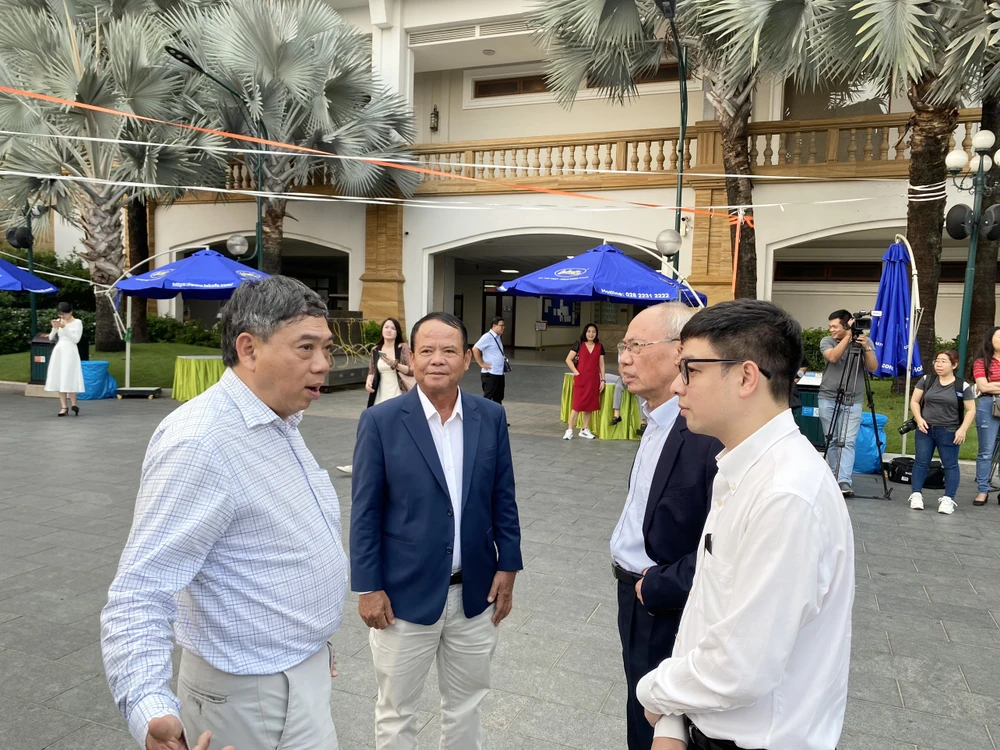 Ông Phạm Thành Trí, Phó Chủ tịch hiệp hội Du lịch Golf Việt Nam cùng các đại biểu tham dự chương trình. Ông Phạm Thành Trí, Phó Chủ tịch hiệp hội Du lịch Golf Việt Nam cùng các đại biểu tham dự chương trình.