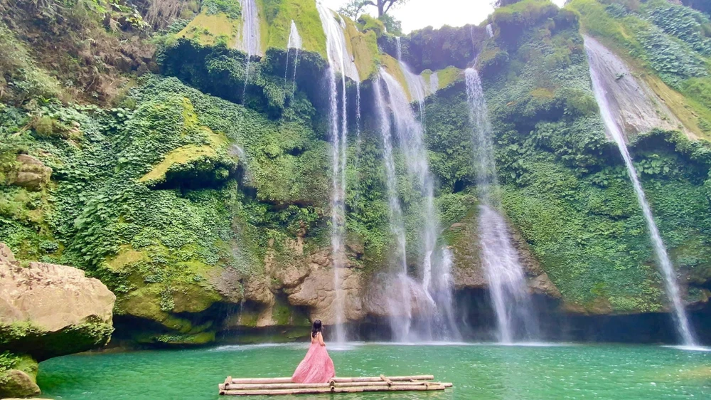 Vẻ đẹp hùng vĩ của thác Chiềng Khoa. Ảnh : PHƯƠNG MAI