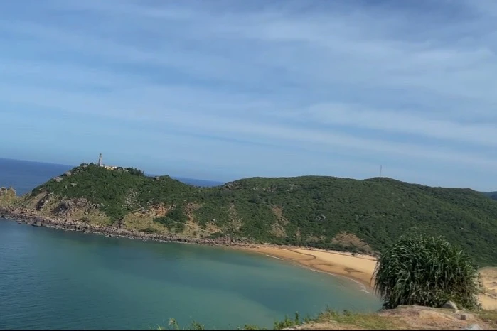 Bãi Môn khi nhìn từ xa. ẢNH: HOÀNG HIẾU