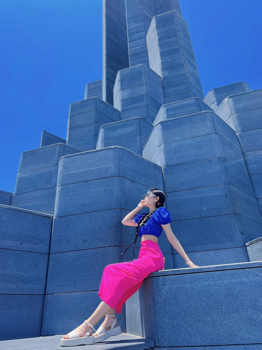 Tháp Nghinh Phong. ẢNH: CẨM HÀ