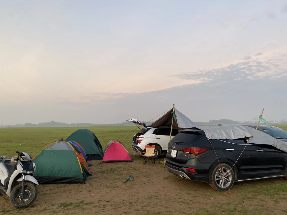 Du khách có thể tự chuẩn bị những đồ dùng thiết yếu để tiết kiệm chi phí. Ảnh: Hoàng Hiếu