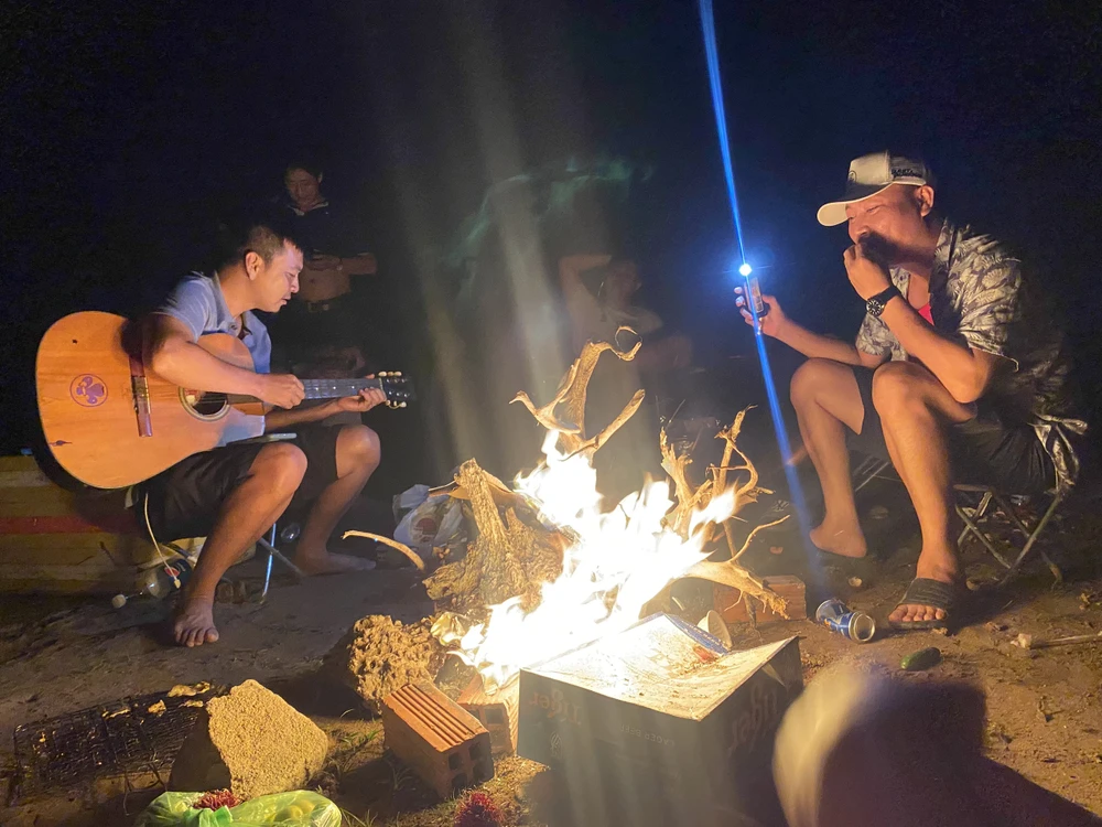 Tổ chức " liveshow" âm nhạc cùng bạn bè. Ảnh: Hoàng Hiếu