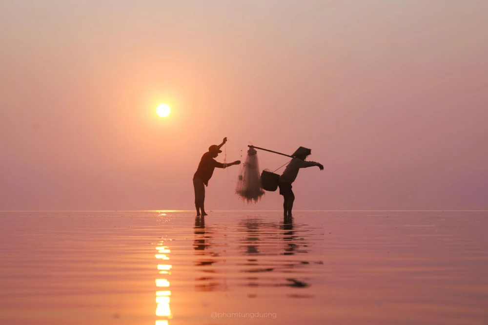 Bãi biển vô cực đẹp như tranh vẽ. Ảnh: TÙNG DƯƠNG