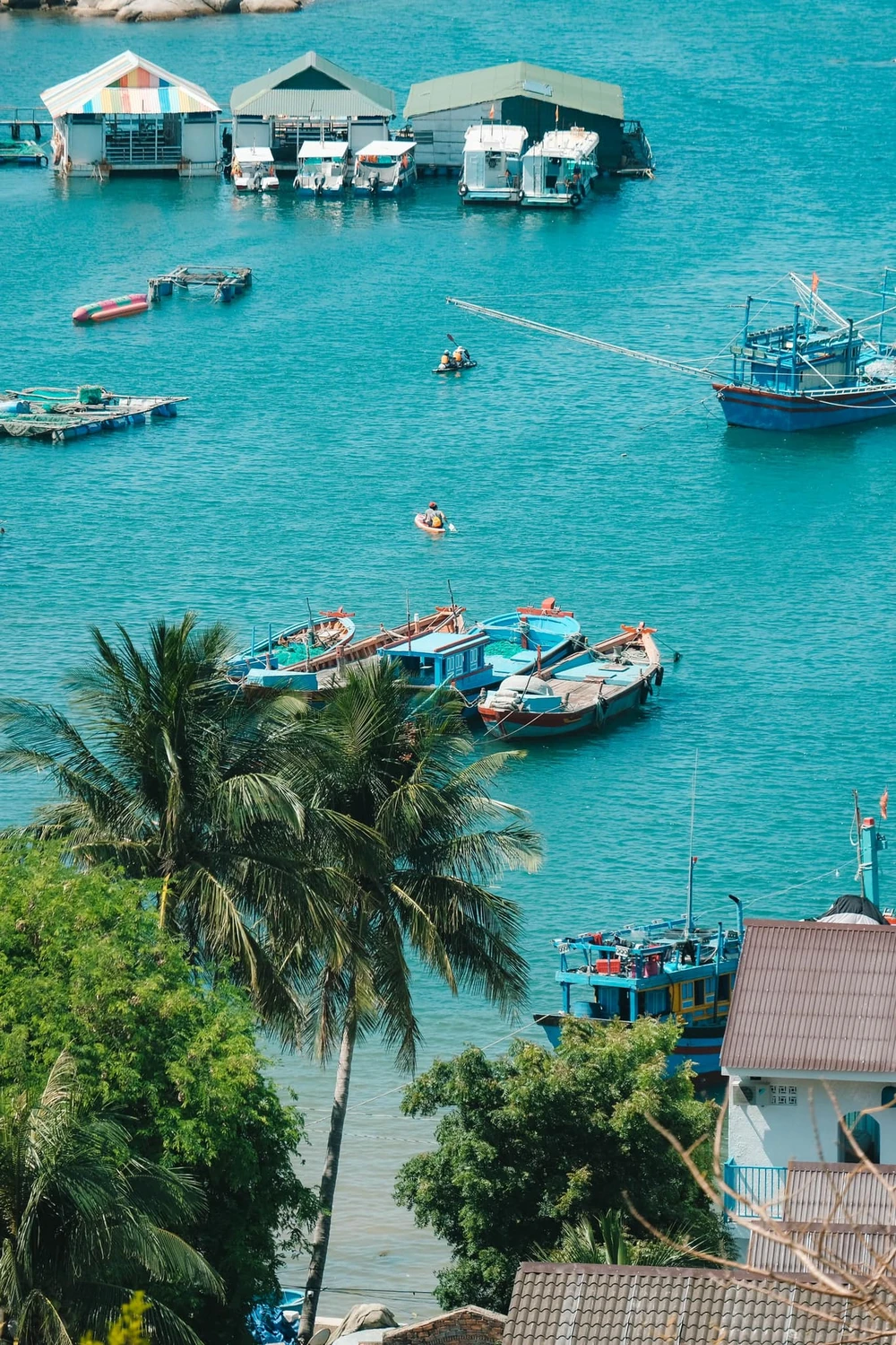 Vịnh Mũi Dinh nhìn từ trên cao. Ảnh: ĐÌNH MINH.