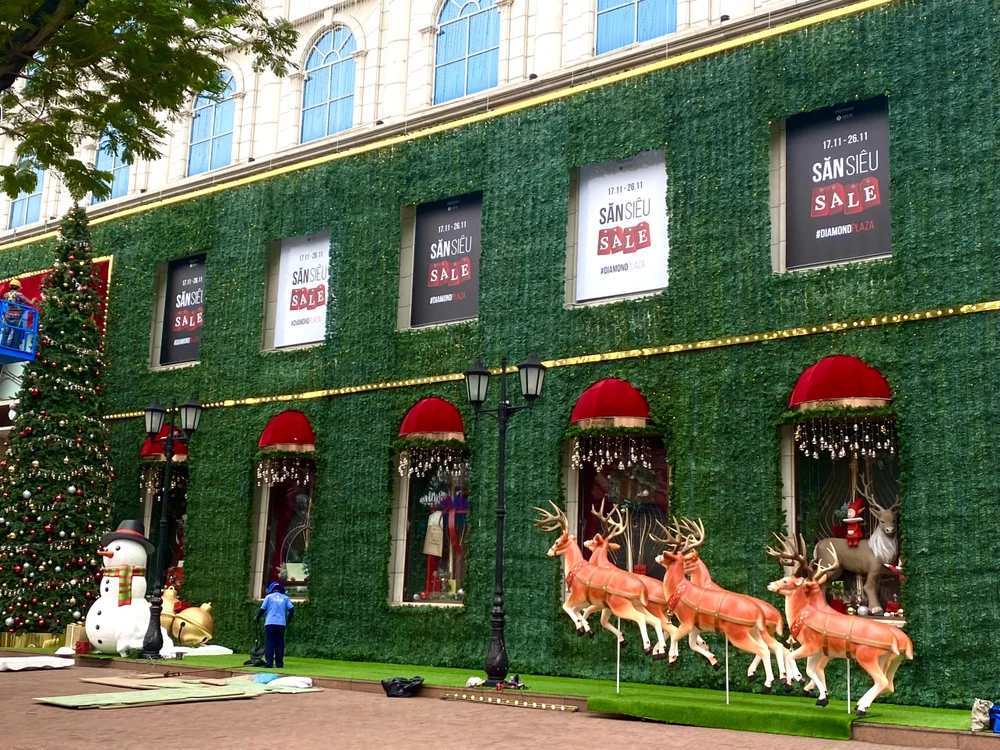 Diamond Plaza là địa điểm vui chơi Giáng sinh không thể bỏ qua trong dịp Giáng sinh 2023. Ảnh: HOÀNG HIẾU.