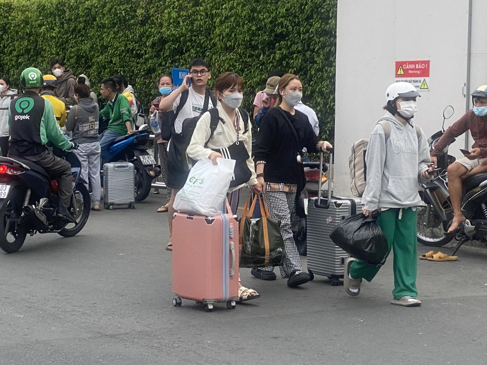 Người dân tấp nập quay lại TP.HCM sau dịp nghỉ Tết Dương lịch 2024