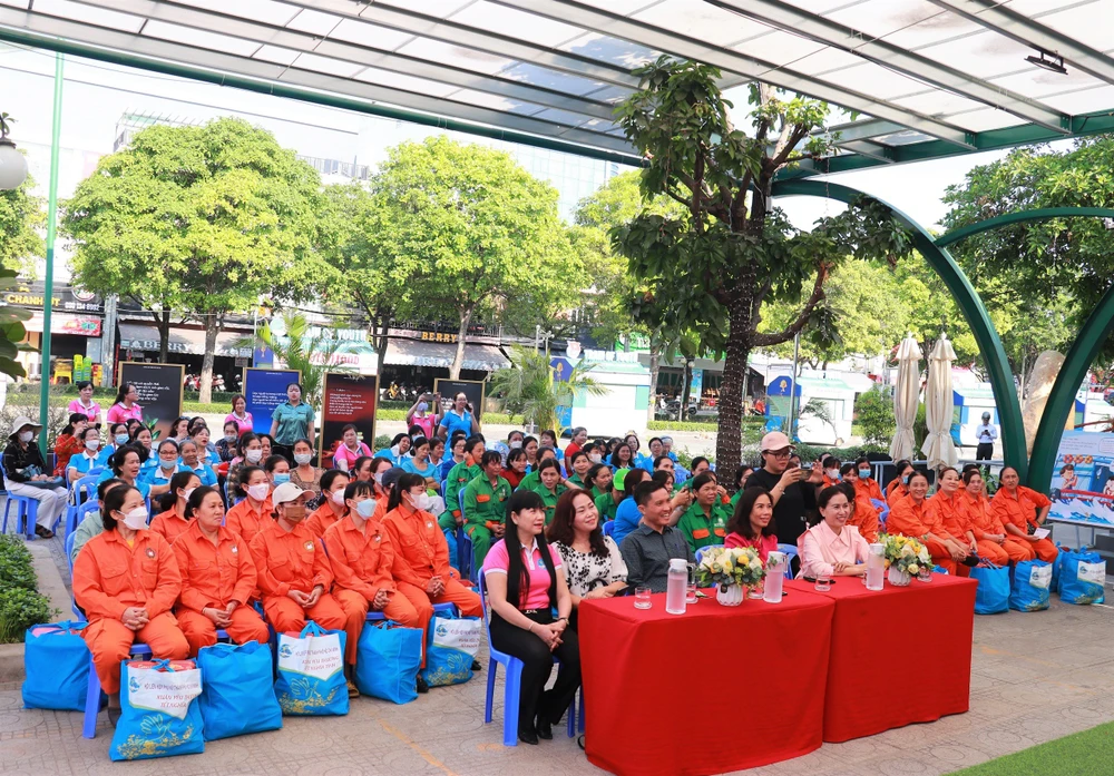 Hội liên hiệp phụ nữ TP.Thủ Đức tổ chức chuyên đề ' Giải pháp khởi nghiệp trên nền tảng tiktok' kiếm thêm thu nhập tại nhà. Ảnh: HOÀNG HIẾU.