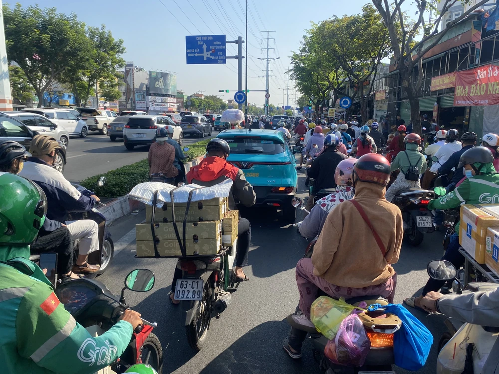 Bến xe miền Đông, cửa ngõ phía Đông TP.HCM thông thoáng ngày 25 Tết