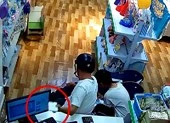 Tung chiêu trộm điện thoại ngay trước mặt nhân viên