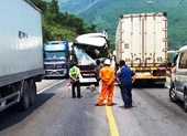 Hiện trường vụ xe chở đoàn khách Hàn Quốc đối đầu xe container