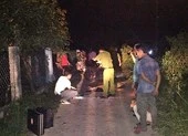 Xe máy đối đầu trên đường làng, một người tử vong