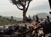 Hàng chục 'quái xế' bốc đầu, nẹt pô náo loạn trên đèo Hải Vân