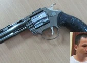 Dùng súng rởm, giả danh Cảnh sát hình sự để cướp tài sản của gái bán dâm