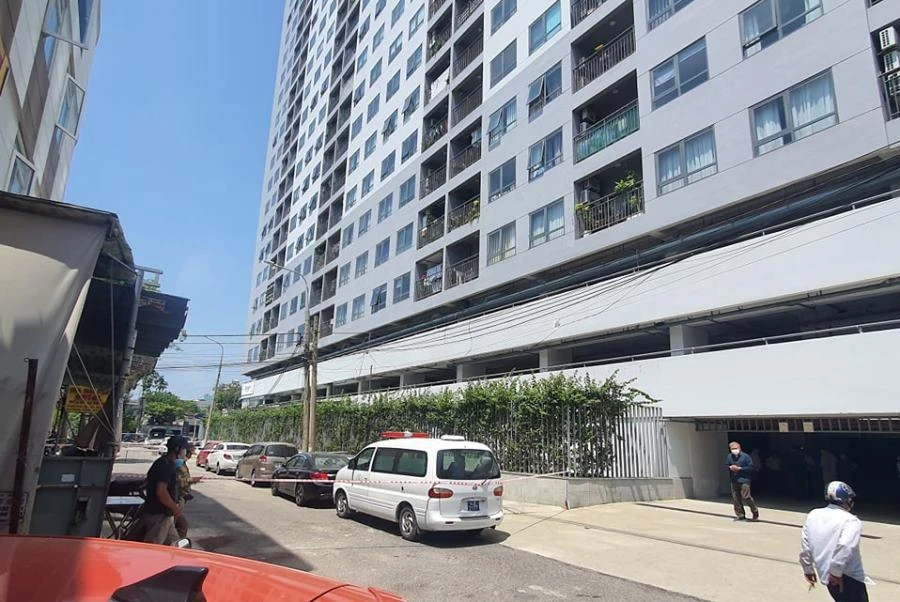 Toà nhà nơi xảy ra vụ việc. Ảnh: HẢI HIẾU
