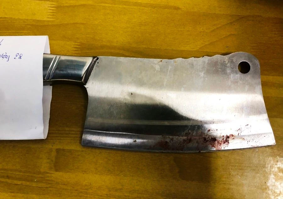 Con dao Biểu nhặt trên đường sau đó đi chém Mạnh. Ảnh: H.H