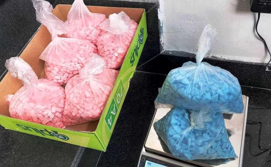 Những viên nén nghi là ma túy bị thu giữ. Ảnh: H.H