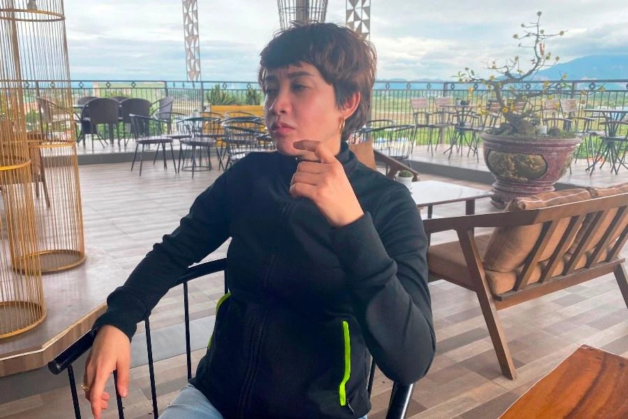 Chị Hường kể lại sự việc và bức xúc với hành động của chồng cũ. Ảnh: HẢI HIẾU Chị Hường kể lại sự việc và bức xúc với hành động của chồng cũ. Ảnh: HẢI HIẾU