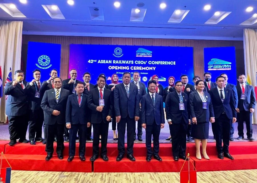 Các đại biểu chụp hình lưu niệm tại hội nghị. Ảnh: HẢI HIẾU