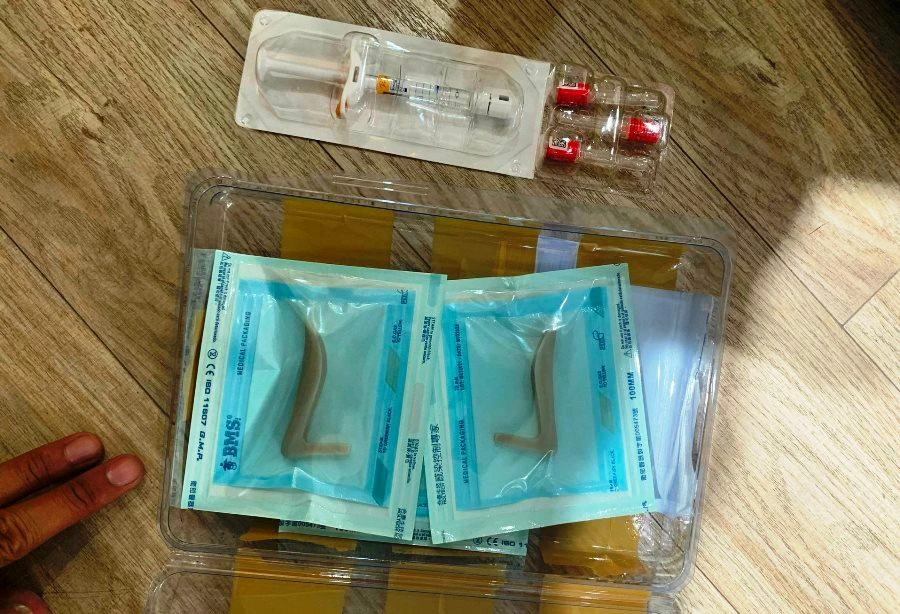 Các hóa chất không rõ nguồn gốc, xuất xứ được phát hiện tại thẩm mỹ viện. Ảnh: H.H