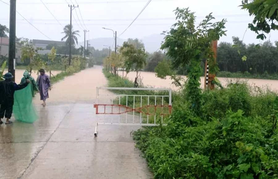 Nhiều nơi ở huyện Hòa Vang đã xảy ra ngập cục bộ. Ảnh: H.H