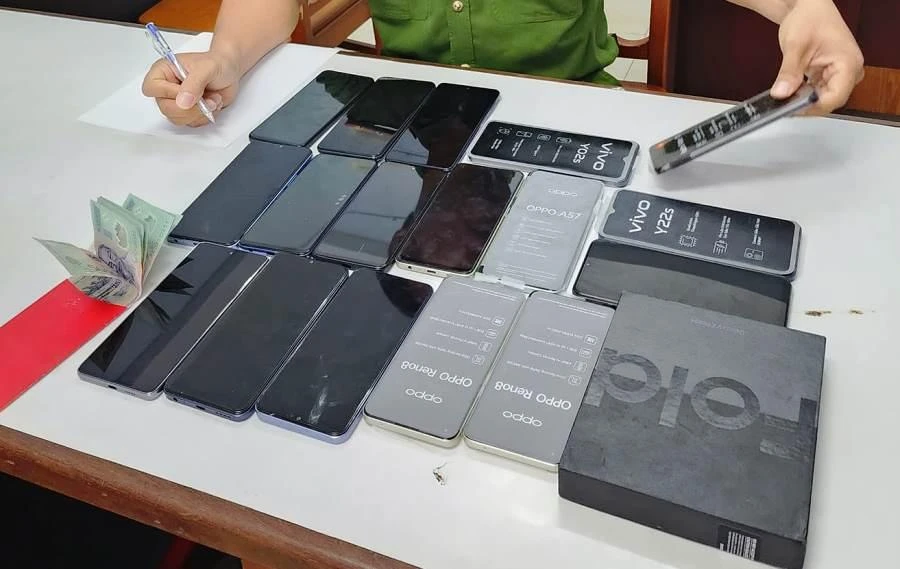 Một số tang vật của vụ án. Ảnh: H.H