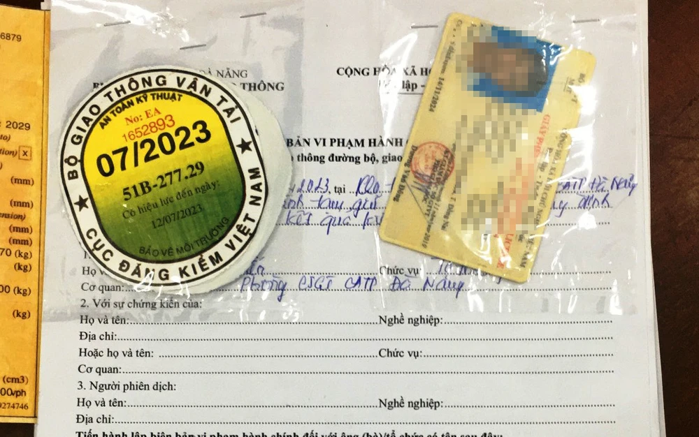 Tem kiểm định nghi bị làm giả. Ảnh: H.H