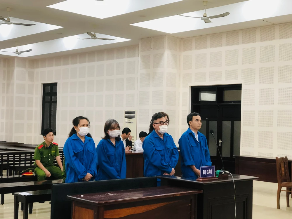 Các bị cáo tại phiên toà. Ảnh: HH