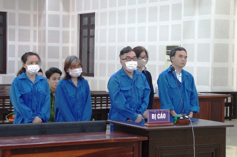 Các bị cáo tại phiên tòa. Ảnh: HẢI HIẾU Các bị cáo tại phiên tòa. Ảnh: HẢI HIẾU