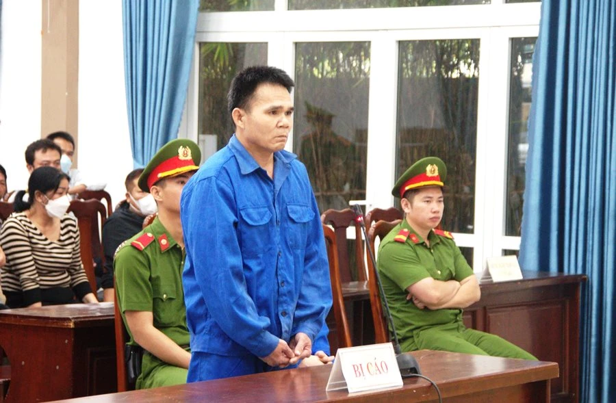 Bị cáo Nguyễn Văn Nông tại phiên tòa. Ảnh: H.H