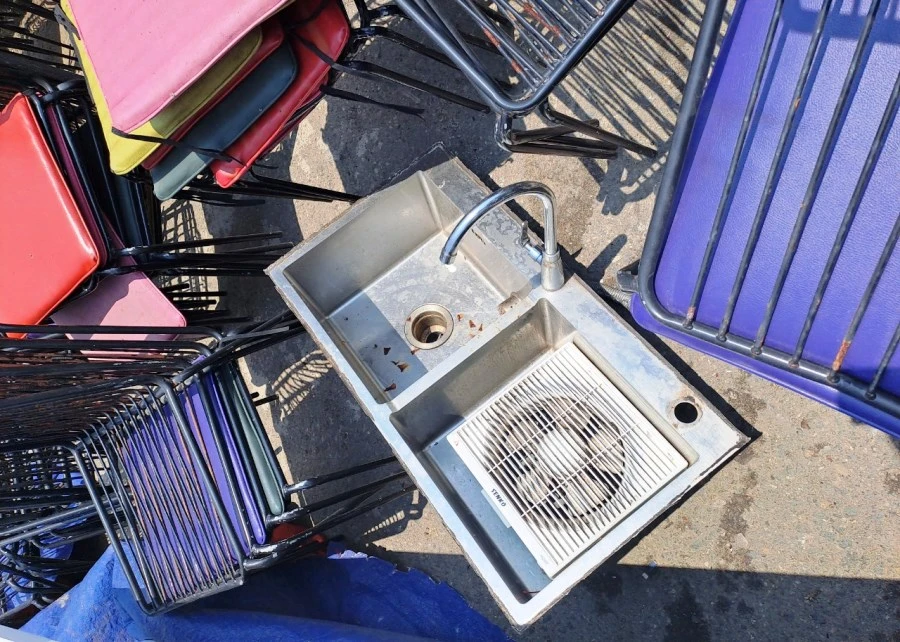 Công an thu giữ một số tang vật của vụ án. Ảnh: H.H