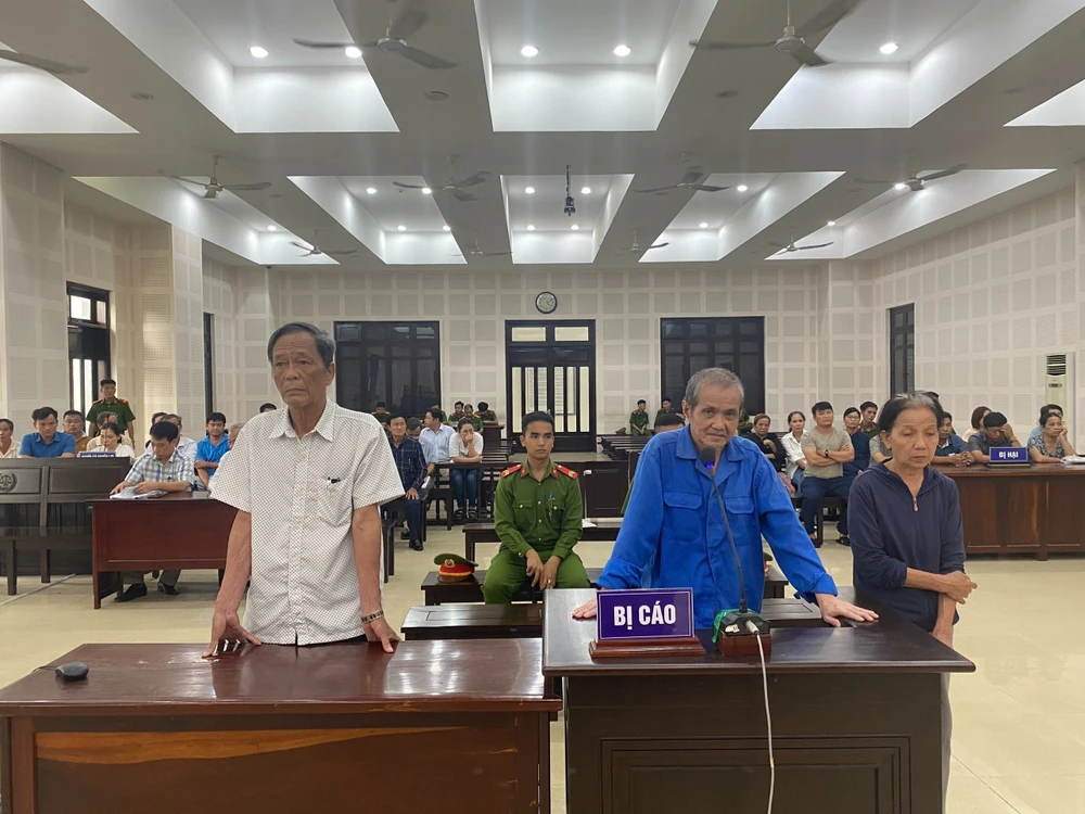 Các bị cáo trong phiên tòa. Ảnh: HẢI HIẾU