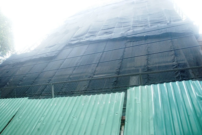 TP.HCM tháo dỡ chung cư 727 Trần Hưng Đạo ảnh 1