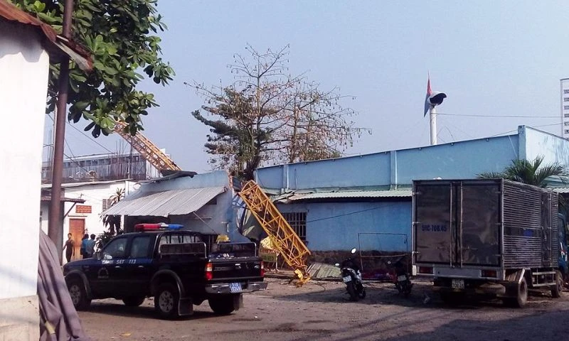 Sập cần cẩu dự án Topaz Home khiến hai người bị thương ảnh 1 Sập cần cẩu dự án Topaz Home khiến hai người bị thương ảnh 1