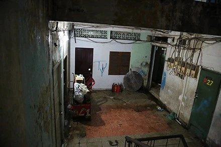 Sống ở chung cư... nát ảnh 2