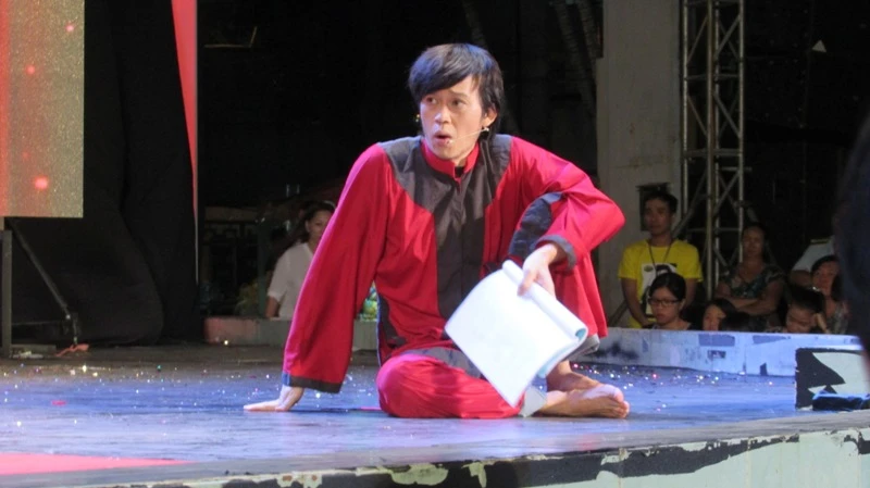 Live show Hoài Linh 'nghẹt' sao ảnh 8