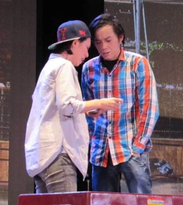 Live show Hoài Linh 'nghẹt' sao ảnh 6