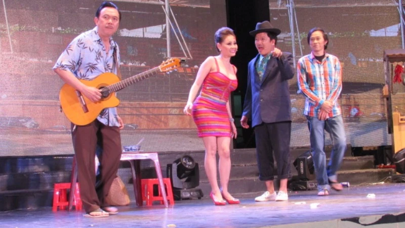 Live show Hoài Linh 'nghẹt' sao ảnh 7