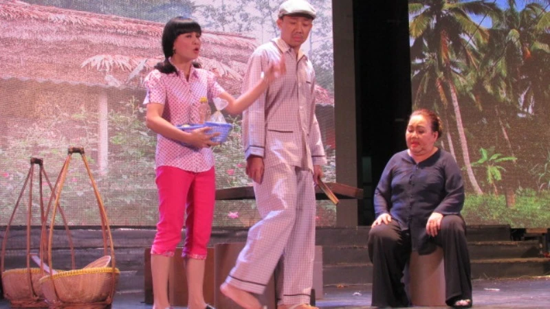 Live show Hoài Linh 'nghẹt' sao ảnh 2