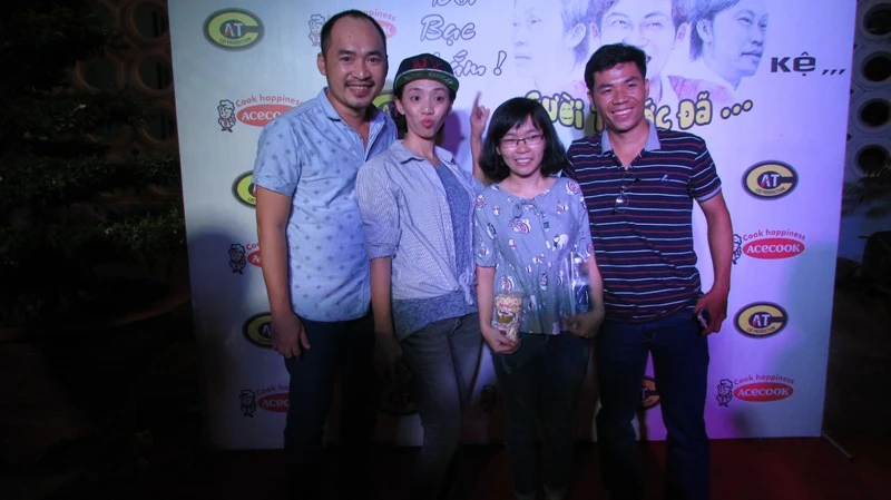 Live show Hoài Linh 'nghẹt' sao ảnh 14