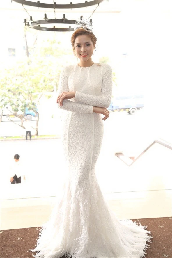 Tám hoa hậu, á hậu Việt Nam cùng đọ sắc ảnh 8